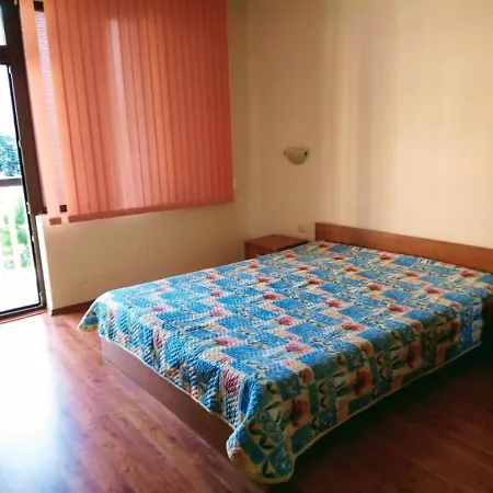 Rose Apartment *